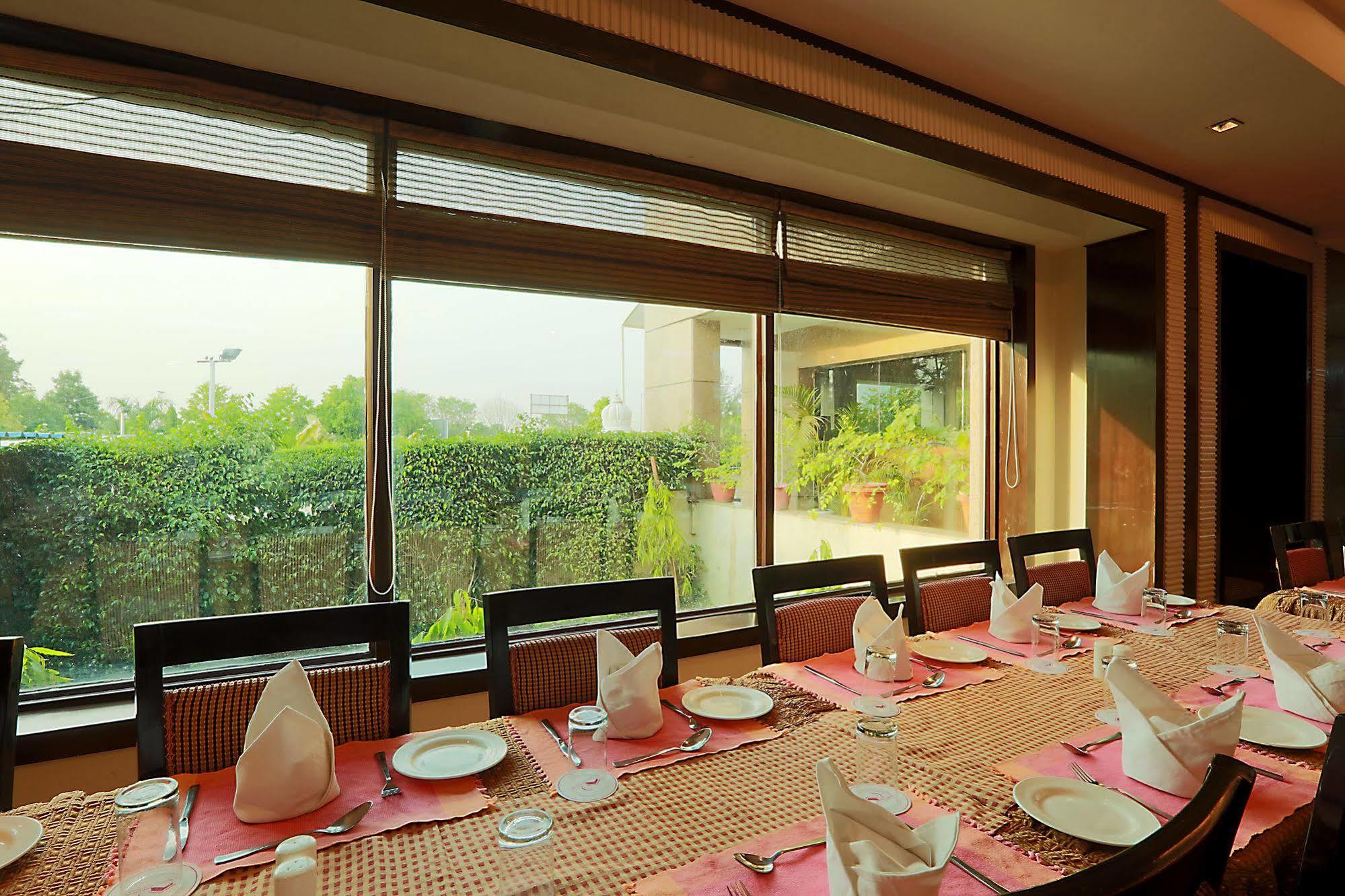 Hotel Airport Residency New Delhi Exterior photo